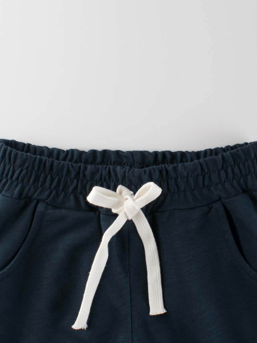 27kids Ropa infantil estilo coreano 2025 verano nuevos pantalones cortos de cinco puntos de color puro para bebés niños envío directo