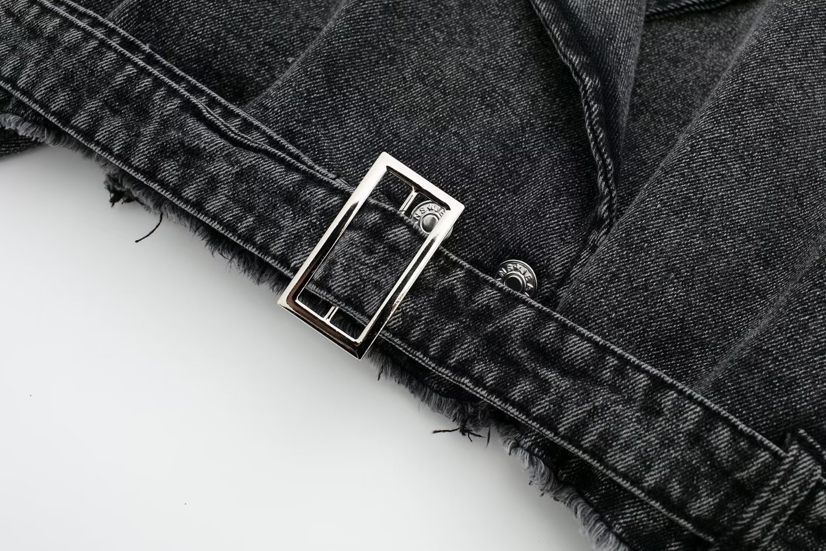 Trench da motociclista con cintura larga in denim da donna, stile autunno e inverno 2024 D68559_voghion.com