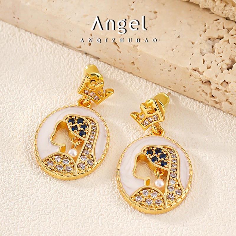 French Retro Vintage Earrings with Embossed Gold Coin Inlay, Light Luxury High-End Niche Temperament Pendant Necklace for Women