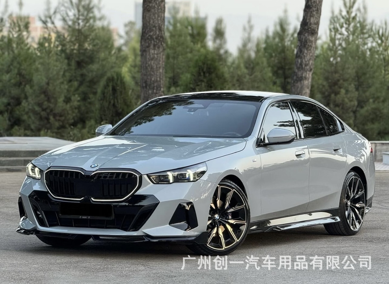 Suitable for 24-26 BMW 5 Series G60G68 modified MT body kit, front and rear bumpers, illuminated grille, MP front lip, rear lip, side skirts