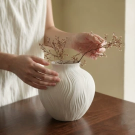 陶瓷工艺品;树脂工艺品;装饰花瓶