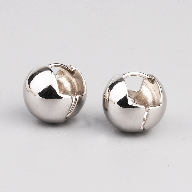 Simple bola oreja hebilla personalidad femenina de la moda S925 aguja de plata ins nicho diseño pendientes hip hop punk pendientes moda