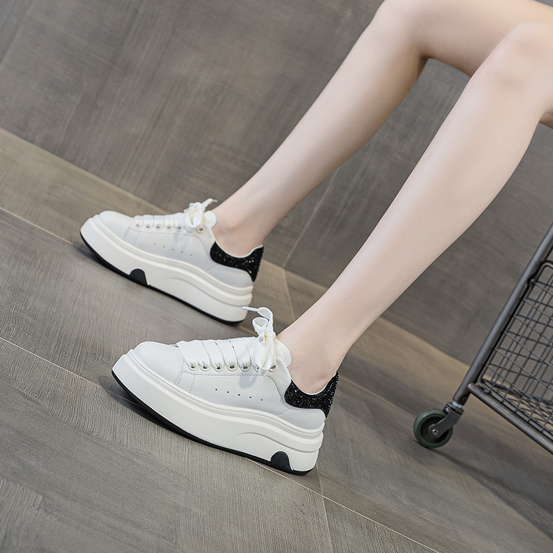 Giày sneaker nữ đế dày kiểu Hàn Quốc hình trái tim, cổ thấp, phong cách thời trang mùa xuân 2026 — M2806 màu đỏ, M2806 màu be, M2806 màu đen