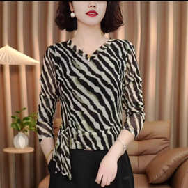 高档春秋新款长袖V领T恤女弹力网纱打底衫时尚妈妈装洋气减龄上衣