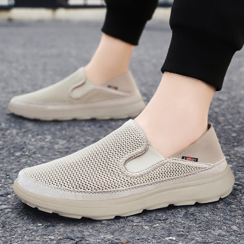 Zapatos de hombre primavera nuevos viejos zapatos de tela de Beijing zapatos de hombre transpirables no olor pies de moda de tamaño grande zapatos casuales perezosos transfronterizos