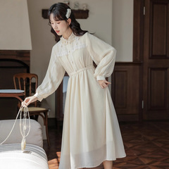 女装2025秋冬十三行新款法式文艺温柔优雅高腰蕾丝花边杏色连衣裙