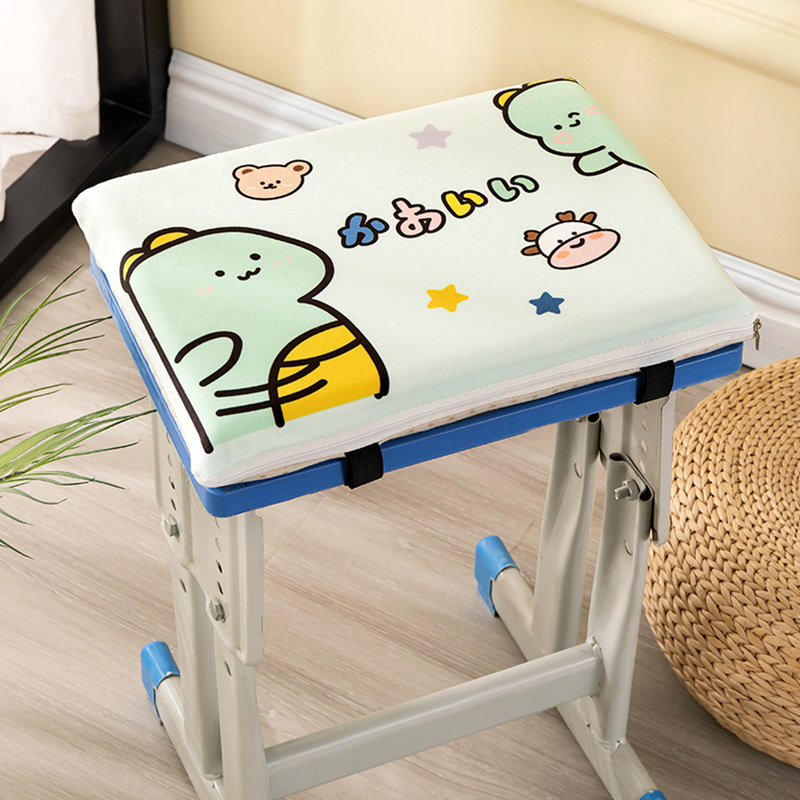 小学生の座布団教室専用の椅子マットは長く座っています。|undefined