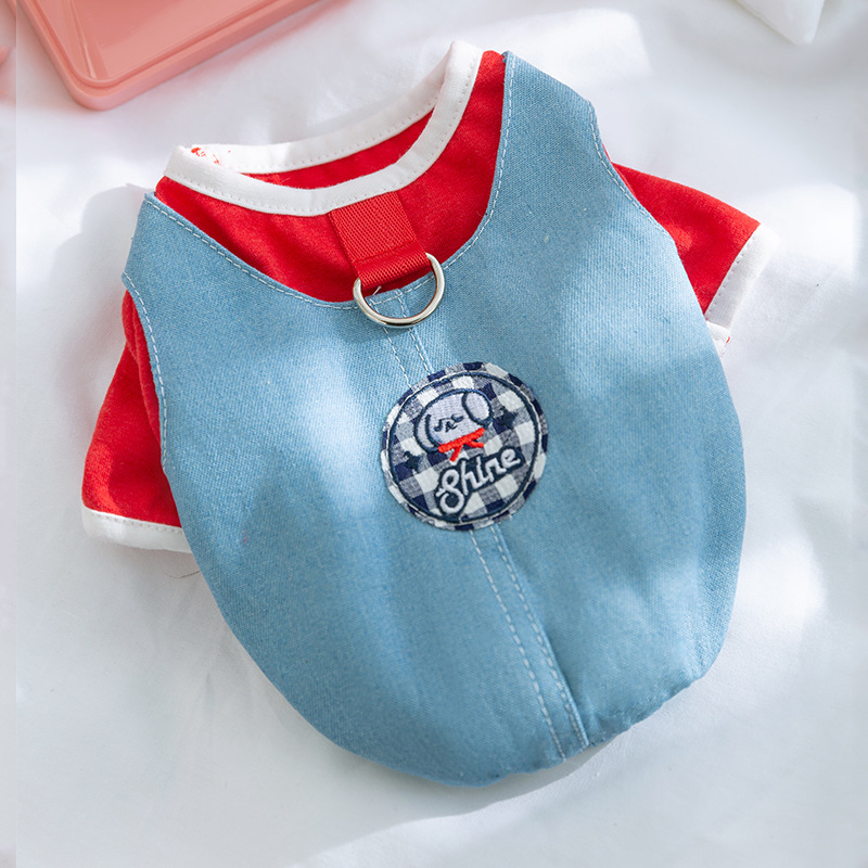 Primavera y verano perros cachorros pegatinas bordadas vaqueros falsos dos camisetas de tracción gatos de dos patas peluche ropa de perro