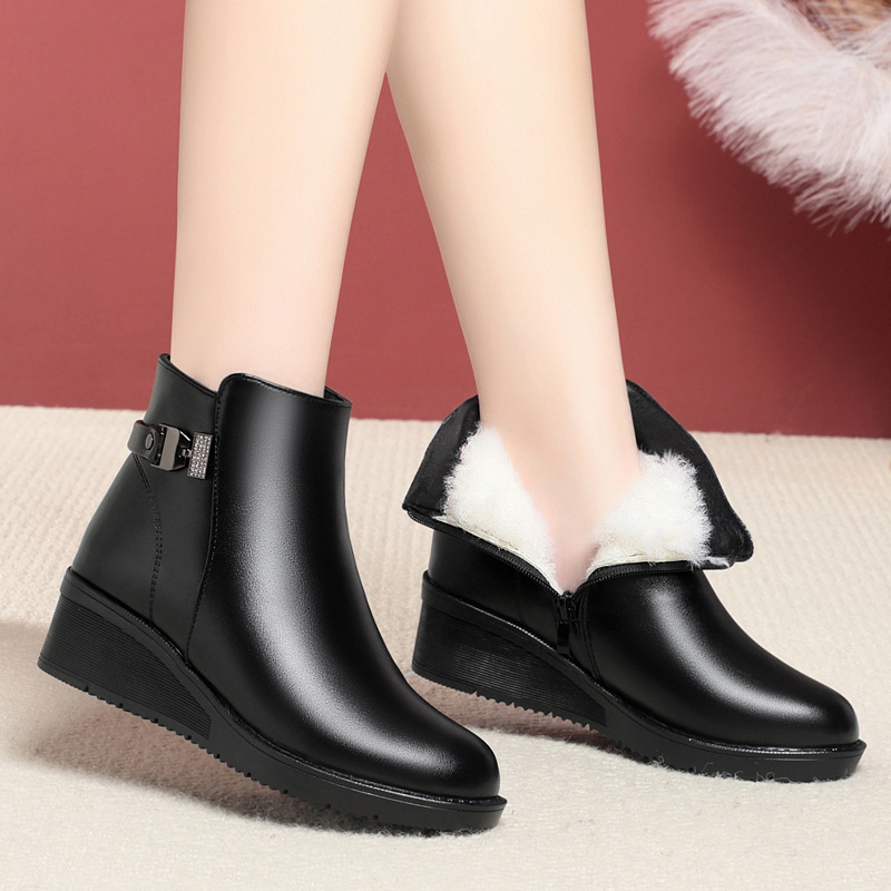 Women's Wedge Ankle Boots with Thick Soles for Middle-Aged Mothers, Autumn and Winter Soft Sole Non-Slip Boots, Fleece-Lined Genuine Leather Flat Cotton Shoes Women's Wedge Ankle Boots with Thick Soles for Middle-Aged Mothers, Autumn and Winter Soft Sole Non-Slip Boots, Fleece-Lined Genuine Leather Flat Cotton Shoes
