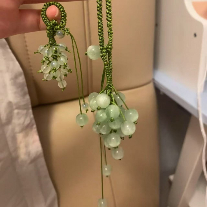 Color-Changing Grape Pendant DIY Fresh Woven Bag Pendant Keychain Creative Gift for Boyfriend and Girlfriend Color-Changing Grape Pendant DIY Fresh Woven Bag Pendant Keychain Creative Gift for Boyfriend and Girlfriend