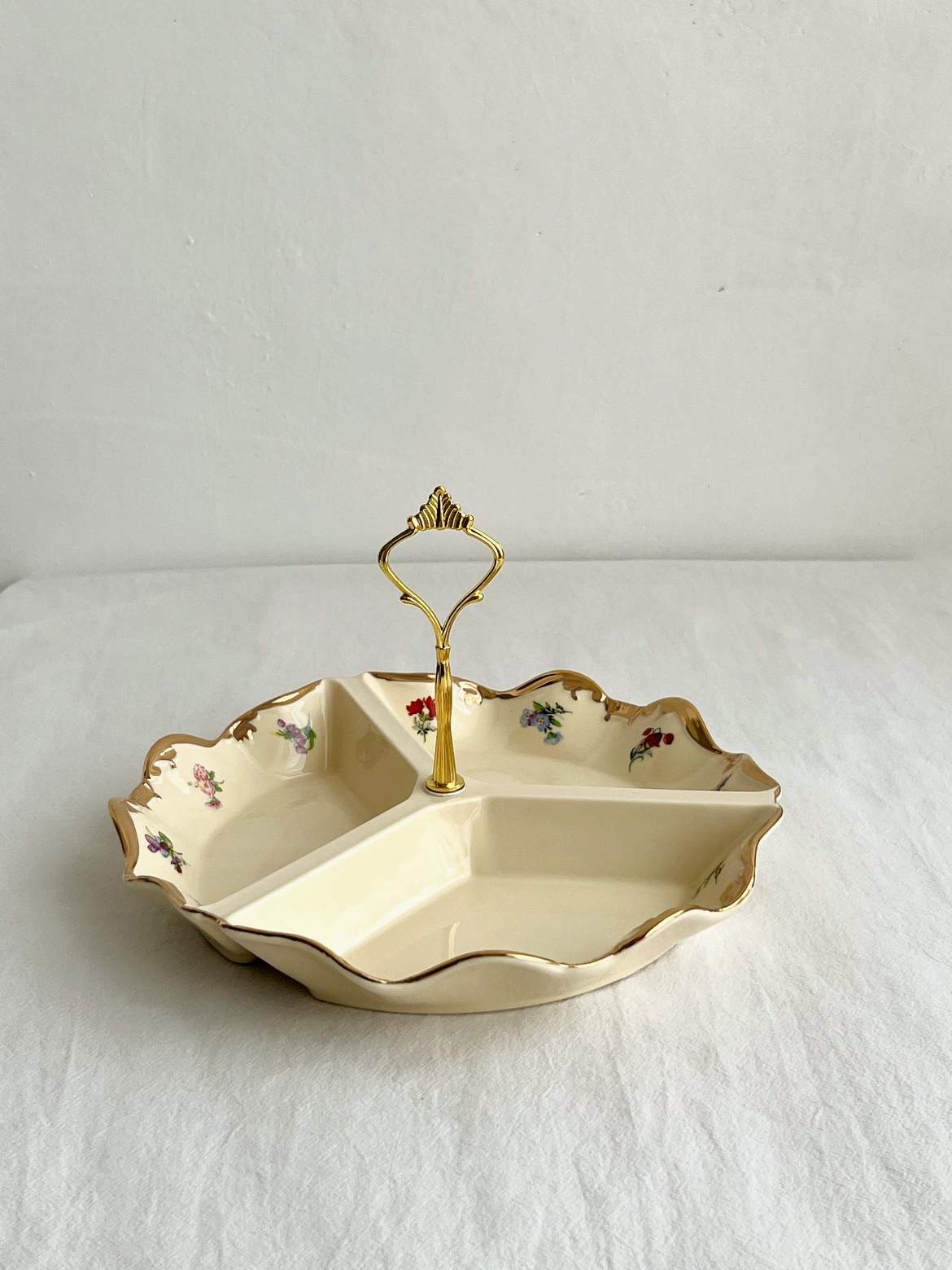 Luxury Pure Handmade Rice-Yellow Ceramic Plate with Gold Flower Trim, Double-Ear Handles, Heavyweight