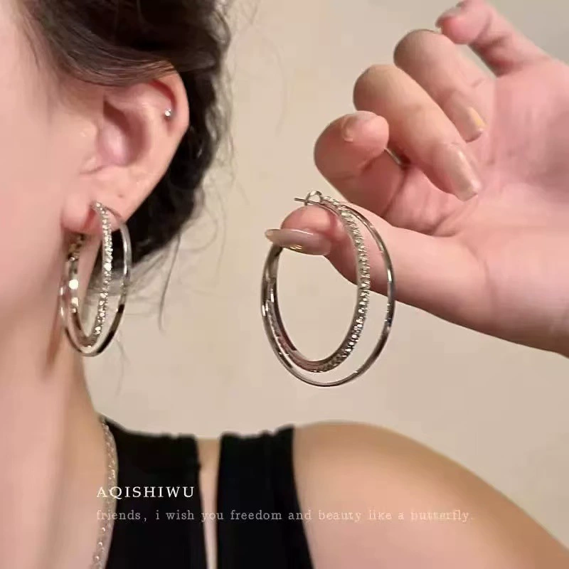 Brand universal small earrings from pearl