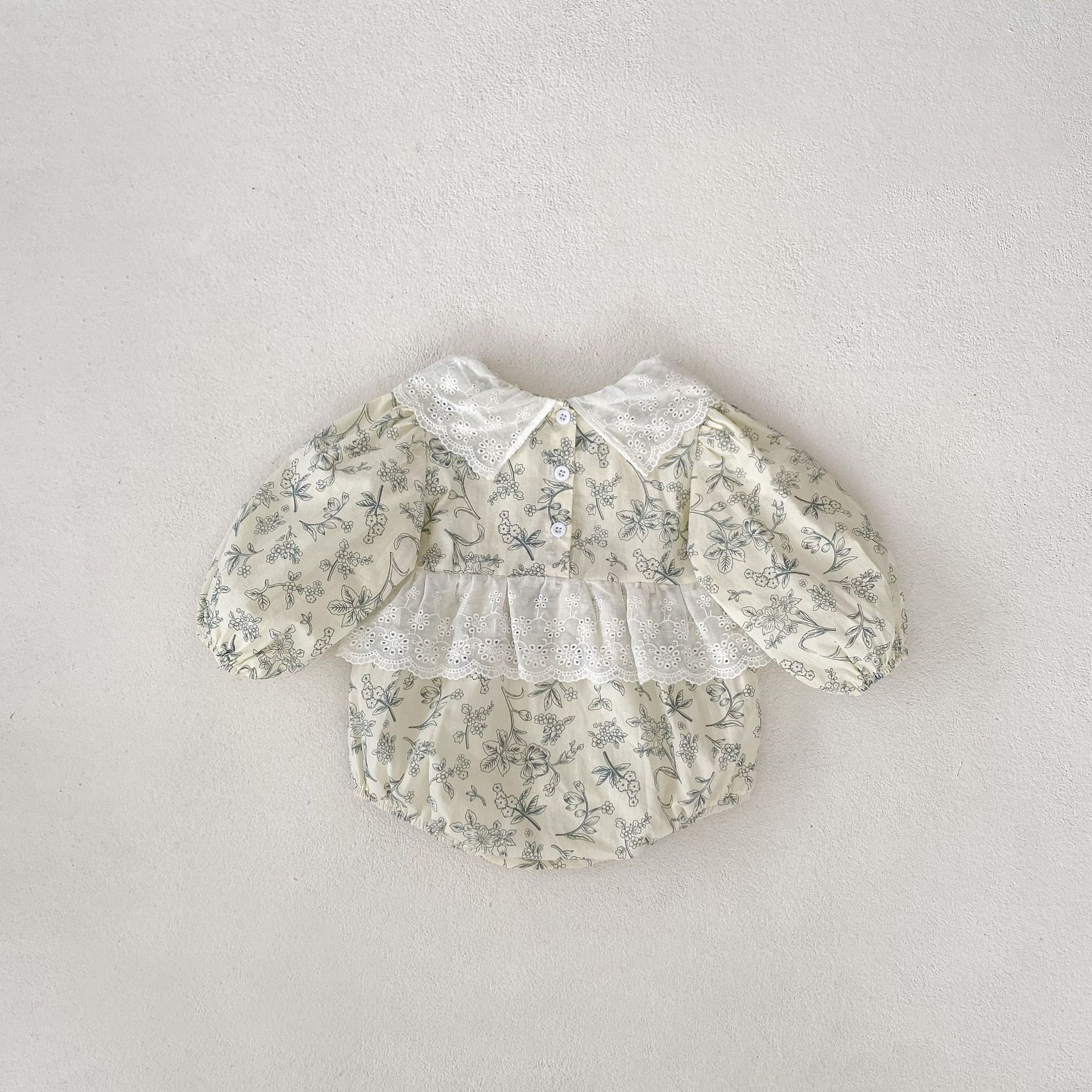 A-class cotton 2024 baby girl autumn 0-3 years old lace collar small fresh floral Ha Yi long sleeved bag fart clothes_voghion.com