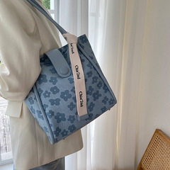 Canvas bag 2022 new single shoulder bag for women large capacity fashionable flower embroidery bucket bag hand-held tote bag for students