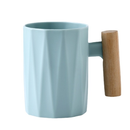 Creative plastic toothbrushing and mouthwash cup with wooden handle, thickened double-layered drinking water, juice drink cup, couple student portable
