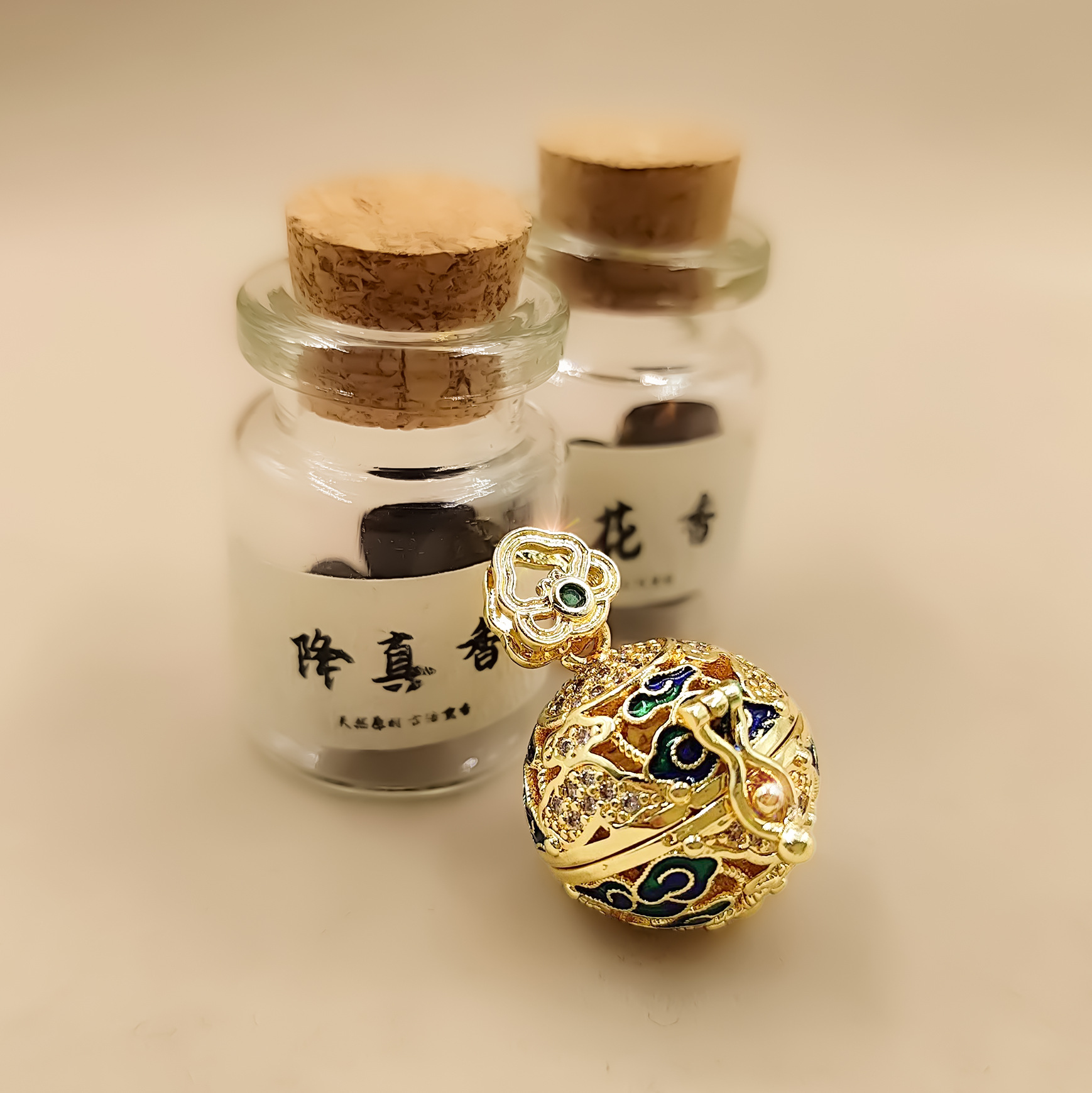개방 가능한 중공 XIANGYUN 수국 다이아몬드 SACHET 볼 펜던트 불타는 블루 국가 패션 골동품 목걸이 중국 펜던트 쥬얼리