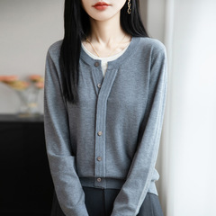 羊毛混纺2025秋冬新款女士宽松圆领拼色系扣假两件上衣打底针织衫