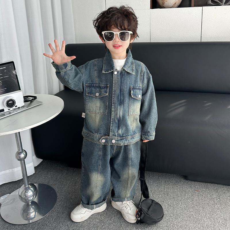 7056 traje de mezclilla de primavera para niños 2025 nuevo estilo estilo occidental para niños fresco y guapo traje de tres piezas para niños primavera y otoño