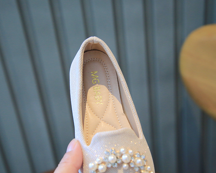 Sapatos de pele para menina estilo princesa com pérolas_voghion.com