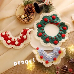 猫の犬の首を囲んでペットのクリスマスのアクセサリーを編んで襟の布を囲みます。