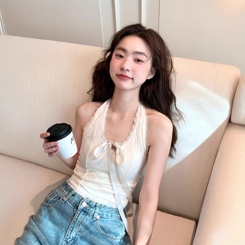 2026 New Style Pure Desire V-Neck Halter Neck Camisole for Women with Built-In Chest Pads, Slimming Inner Wear Lace-Up Lace Top