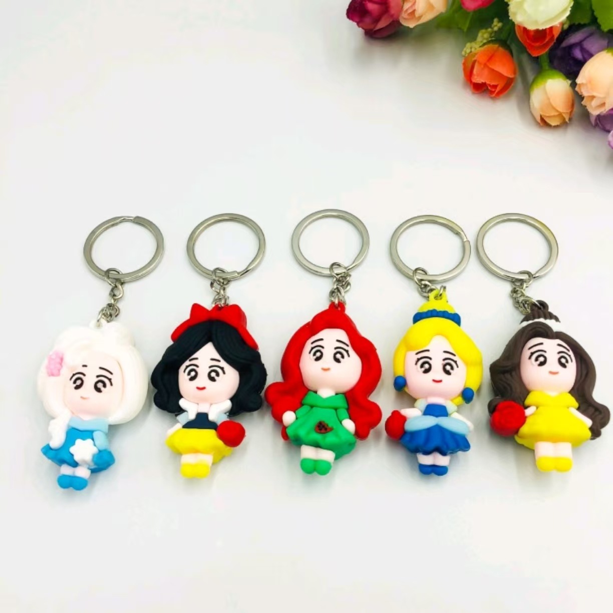 Nuevos dibujos animados versión Q encantadora Blancanieves llavero colgante mochila colgante juguetes para niños regalos de jardín de infantes