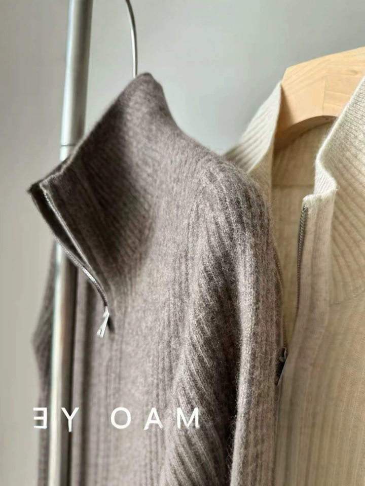 Áo khoác cardigan len lông cừu nguyên chất dài tay cổ bán cao, khóa kéo đôi, sọc gân dọc tôn dáng — Màu cà phê, Màu tự nhiên, màu đen