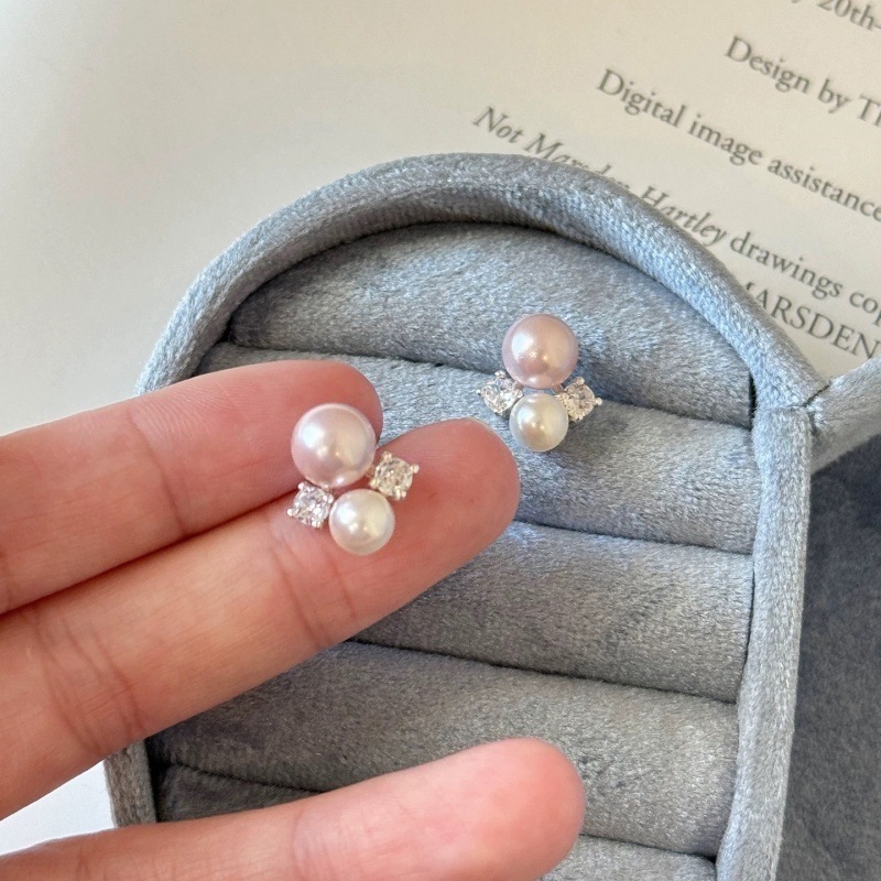 Cubic Zirconia And Pearl Stud Earrings For Everyday Wear_voghion.com