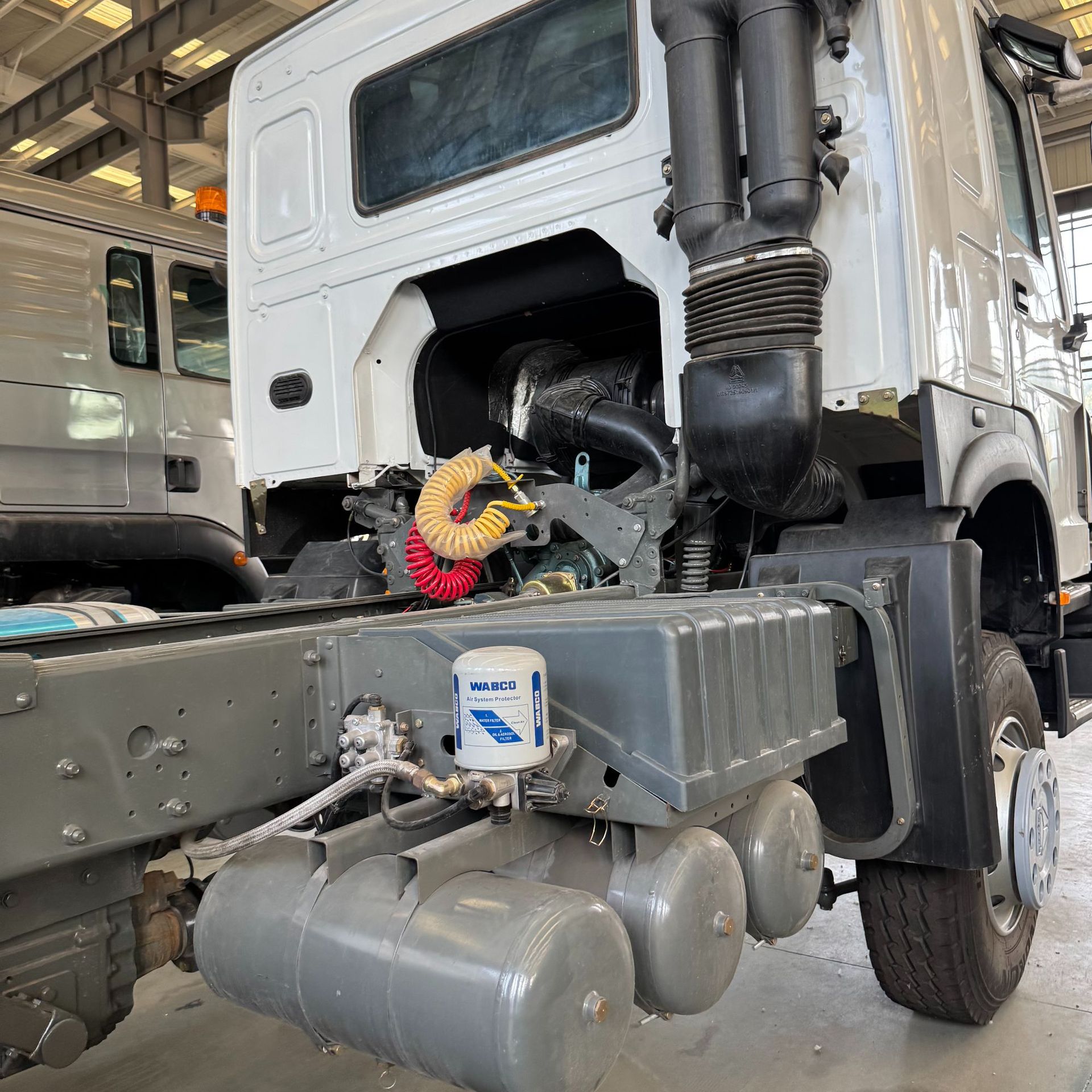HOWO 371 tractor trailer head, dual-drive engineering sand and mineral cargo transport semi-trailer HOWO tractor trailer head