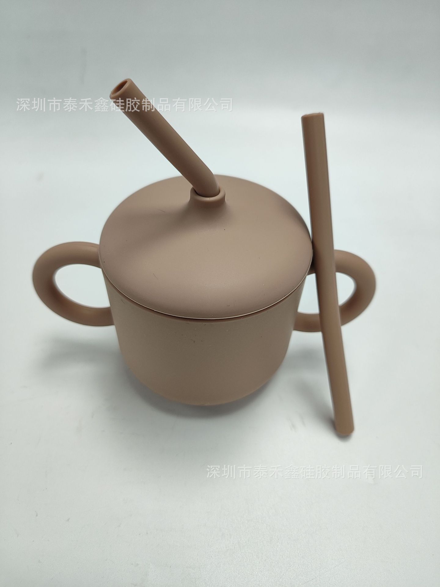 Doble oreja de tipo pétalo abierto de silicona snack taza con mango bebé snack caja creativa beber taza en stock