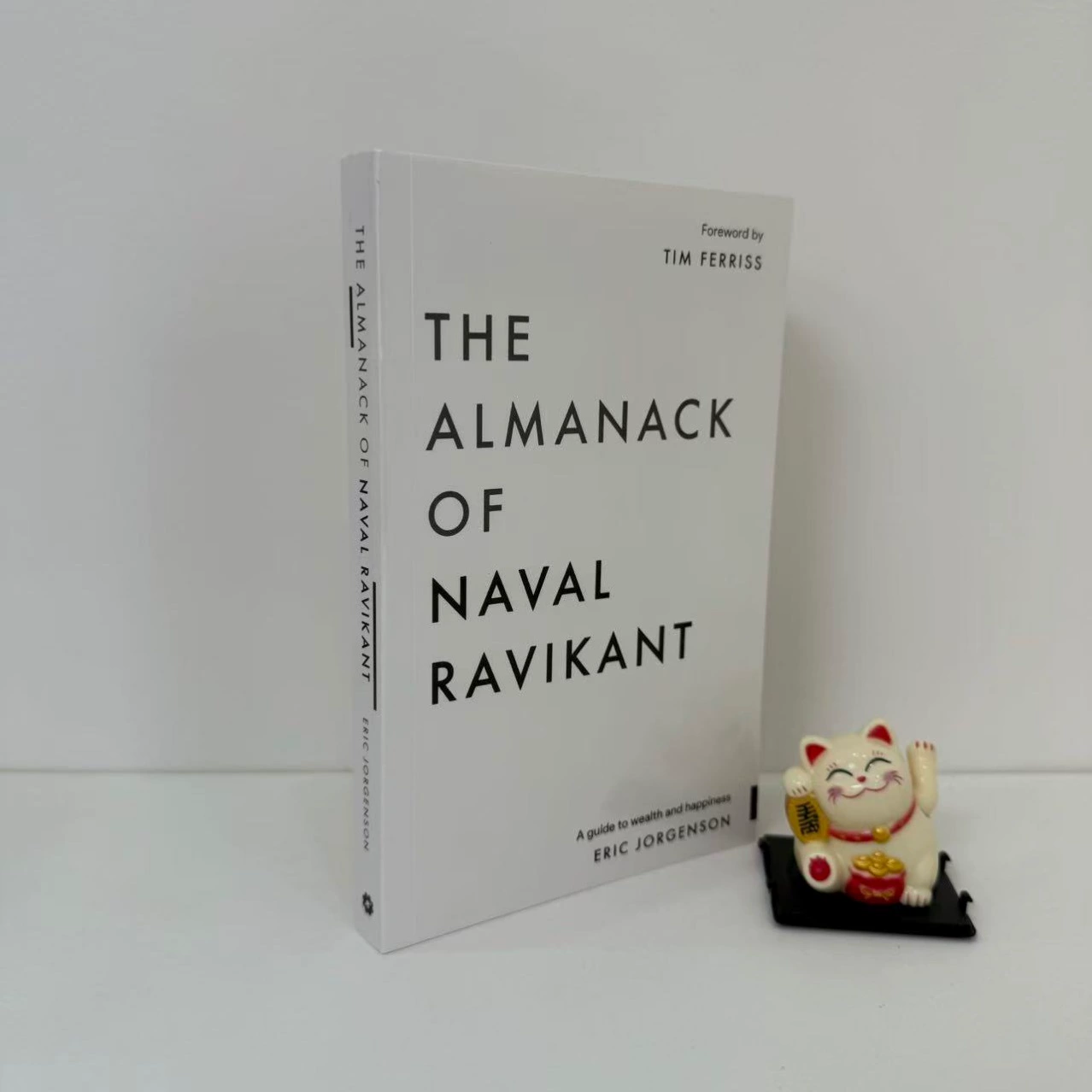 Книга Navarbow The Almanack of Naval Ravikant — английское издание, руководство по богатству и счастью