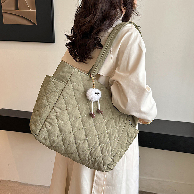 Women's Quilted Shoulder Bag Large Capacity Commuter Tote_voghion.com