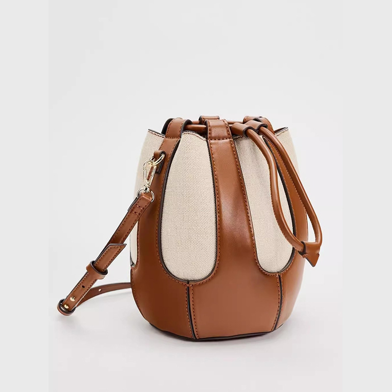 Ny eksklusiv skuldertaske i lærred med patchwork og kvindeligt nichedesign, afslappet bucket-taske til pendling_voghion.com