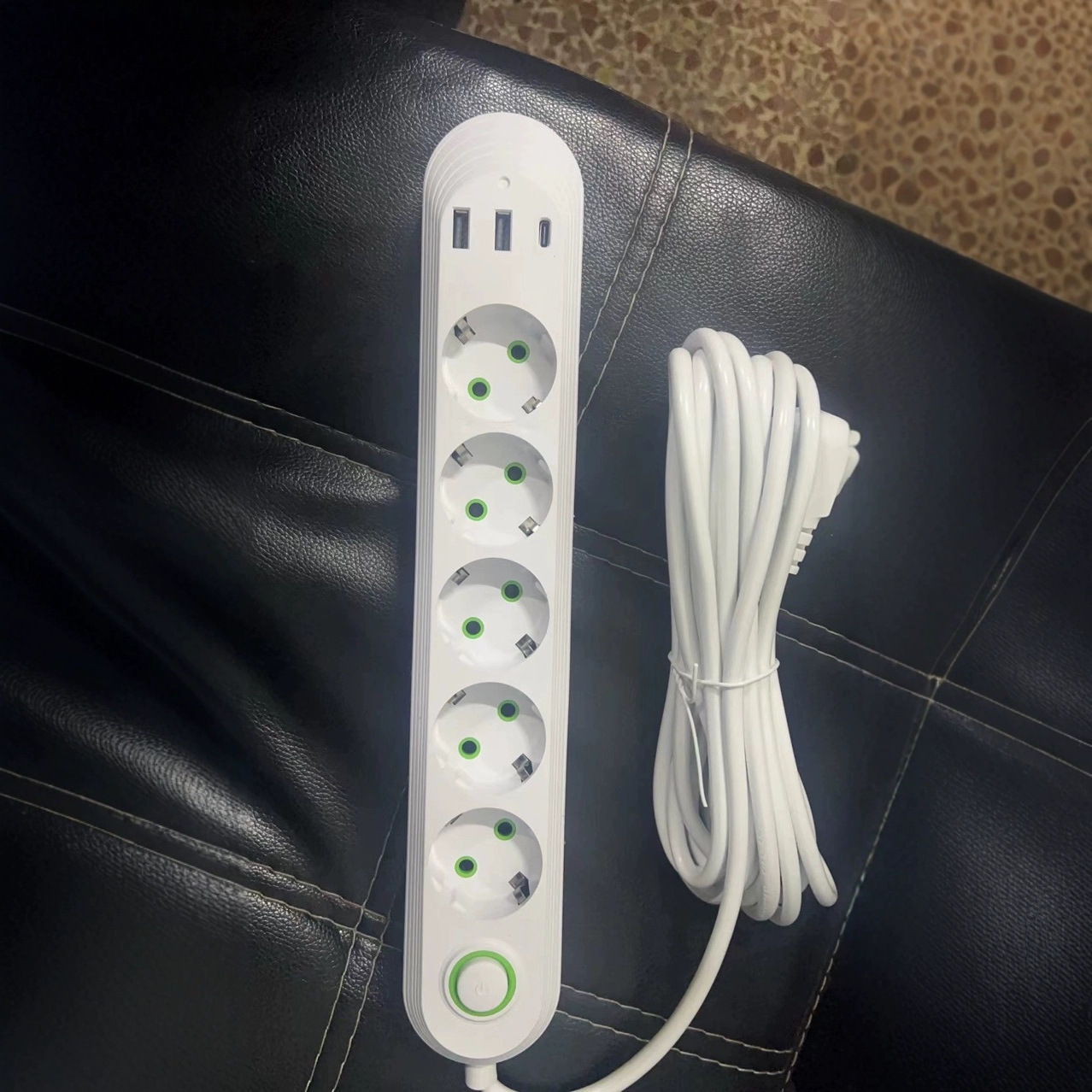 外贸工厂热销五位欧式孔专用插座带3USB总控开关欧规插线板