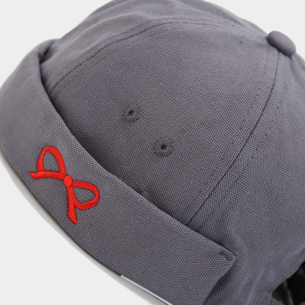 Elegante sombrero de fieltro con mariposa bordada y lazo: estilo urbano vintage, inspiración coreana, gorra de mujer a la moda. Imagen adicional.