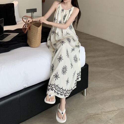 Ethnic style jacquard suspender dress for women 2026 summer new niche design waist slimming long skirt