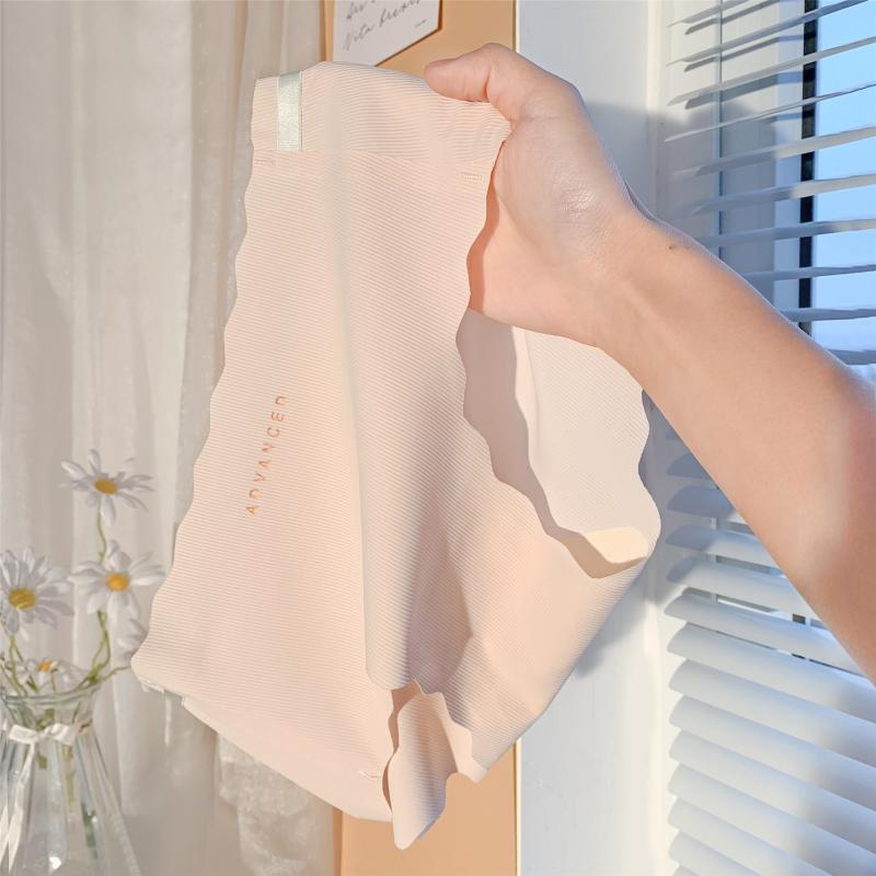Summer Thin Seamless Comfortable Mid-waist Women's Ice Silk Underwear Small Wave Peach Hip Solid Color Letter Briefs for Women
