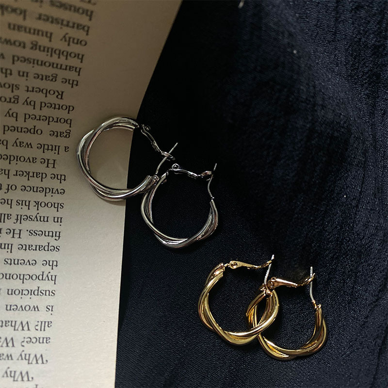 Versione coreana Anello con spirale antizanzara con impasto fritto, clip per orecchie da donna, stile 2023, orecchini di alta qualità_voghion.com