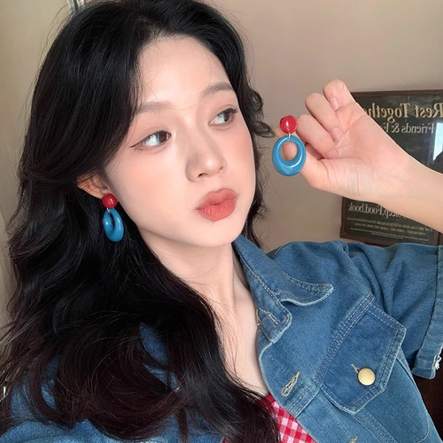 Retro Hong Kong-style round color-blocked earrings for women, vacation-inspired blue earrings with unique design sense, exaggerated earrings