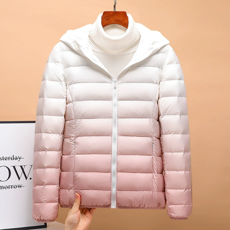Тонкий пуховик дамы осень-зима 2024 новый трансграничный тренд бренд градиент цвет короткий маленький человек с капюшоном
