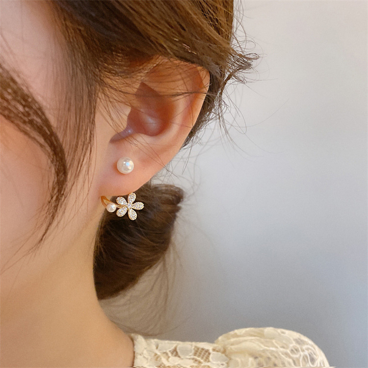Korean pearls set with diamonds, flowers, niche temperament, personality, versatile, high-end design, earrings, earrings_voghion.com