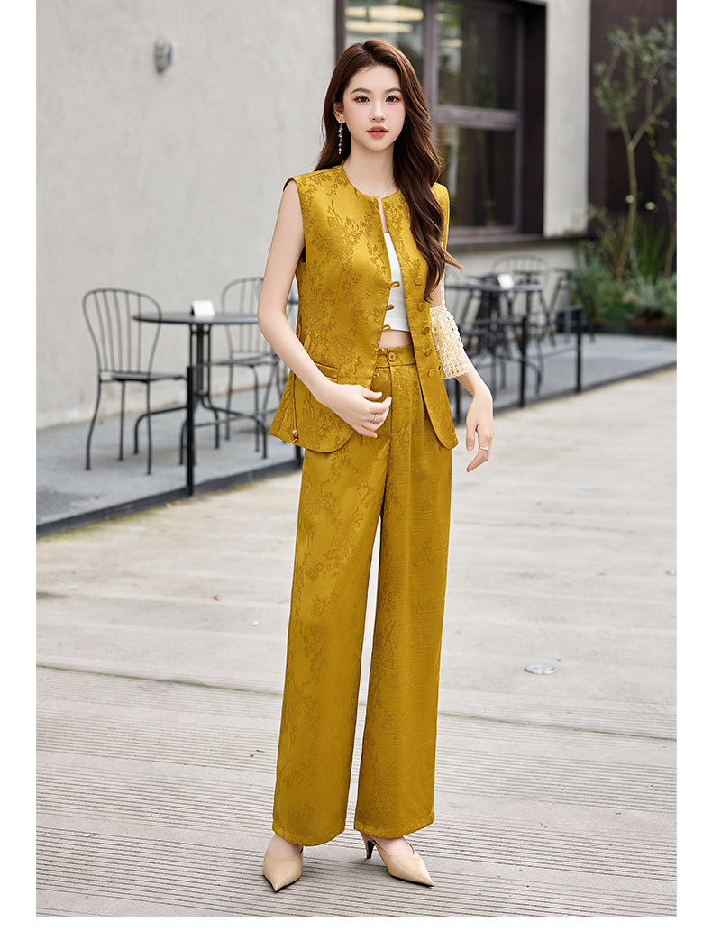 Bộ quần áo hai mảnh nữ phong cách tân cổ điển Trung Hoa – áo gile họa tiết jacquard kết hợp quần ống rộng — màu đen, màu trắng, màu vàng chi tiết 6