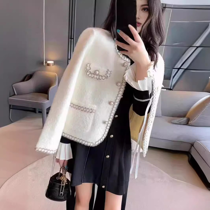 Autumn and Winter Fashion Chanel-Style Loose Short White Coat for Women, Winter 2026 Spring and Autumn Knit Cardigan Autumn and Winter Fashion Chanel-Style Loose Short White Coat for Women, Winter 2026 Spring and Autumn Knit Cardigan