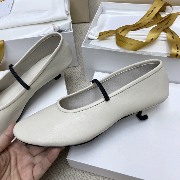 White (low heel)