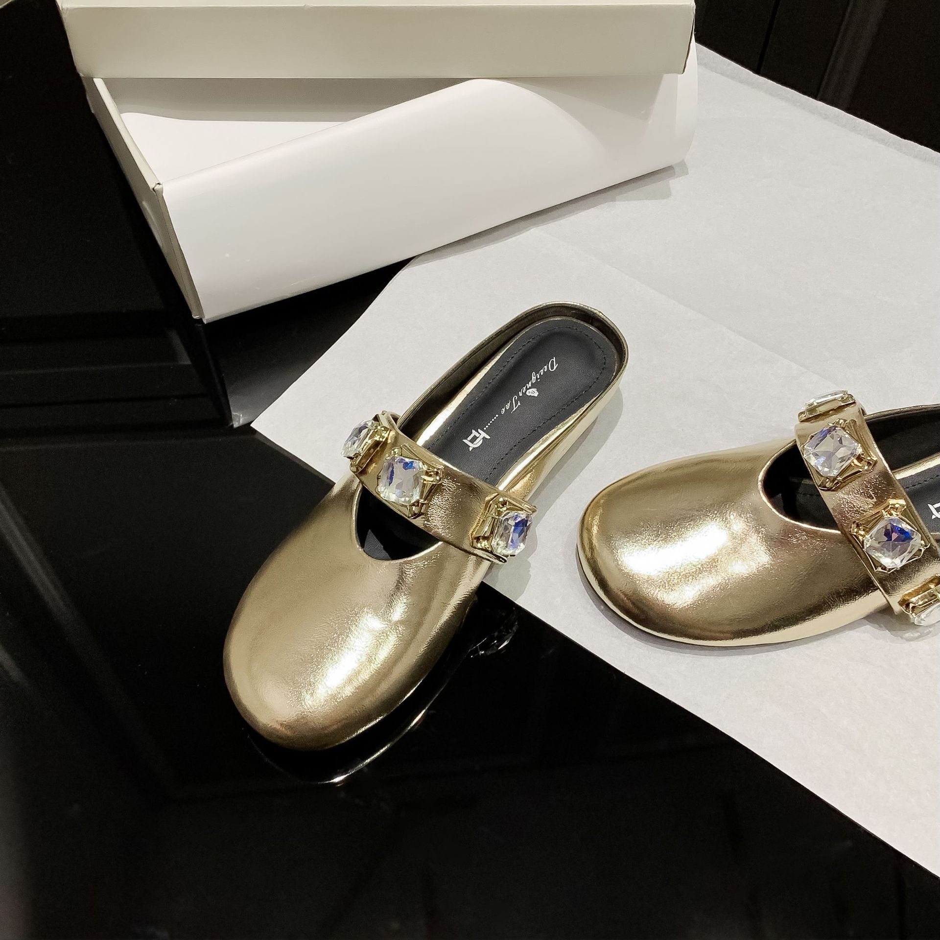 Dép mule nữ bít mũi đính đá rhinestone, gót dốc tăng chiều cao, phong cách ins — Màu đen, Màu vàng, Màu bạc chi tiết 5