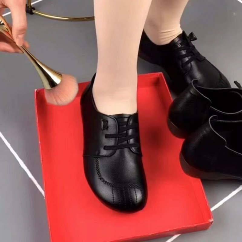정말 부드러운 가죽 힘줄 부드러운 밑창 봄과 가을 새로운 어머니 신발 다목적 캐주얼 중년 및 노인 여성 미끄럼 방지 신발