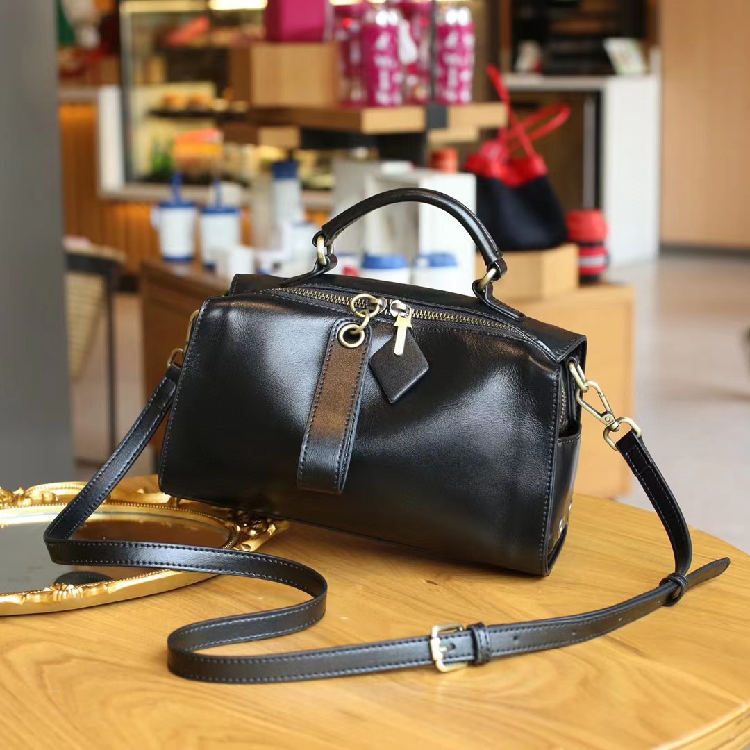 2025 春夏ハイエンド大容量レディースバッグボストンレトロ小さなスクエアバッグ女性のクロスボディソフトレザーショルダーバッグ直販