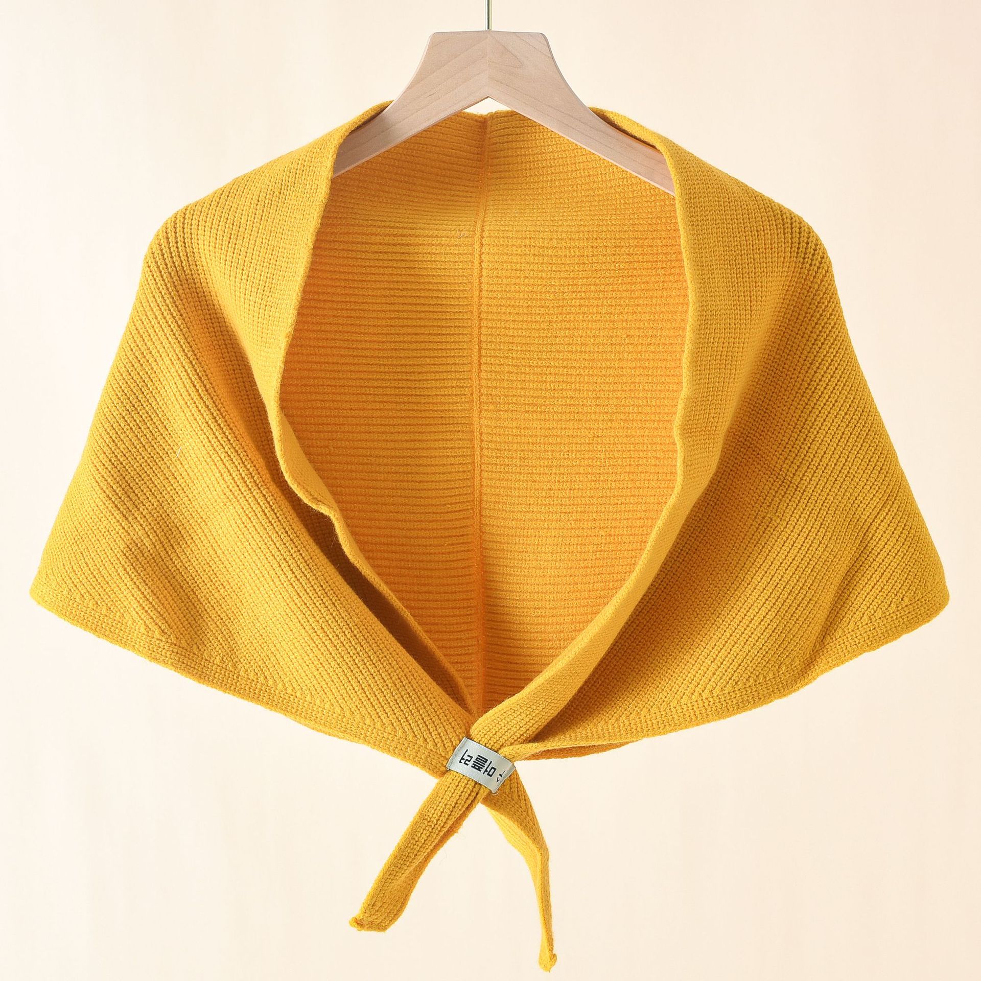 Verano Internet celebridad de punto chal ropa exterior de las mujeres pequeño chaleco primavera y otoño aire acondicionado habitación cuello protección triángulo decorativo perforado hombro