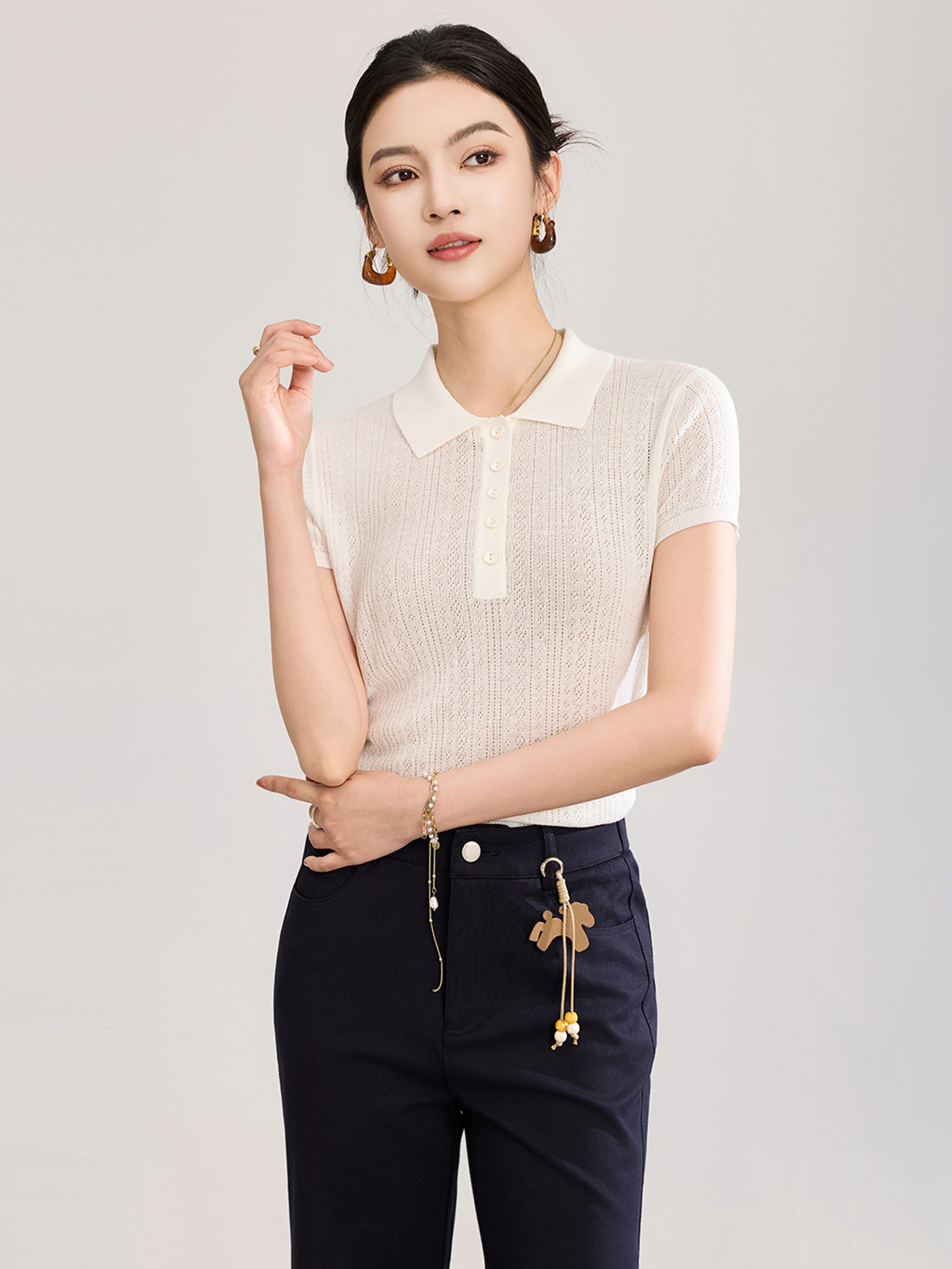 Áo len nữ cổ tròn dệt kim sợi lanh phối lỗ đi làm — màu xanh navy