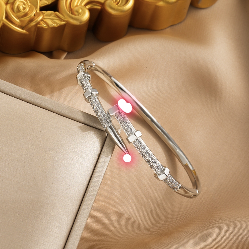 Cross-Border Variety of Copper Inlaid Zircon Fashion Bracelets with High Color Retention, Personalized Design and Temperament Hand Jewelry for Women Manufacturers Wholesale